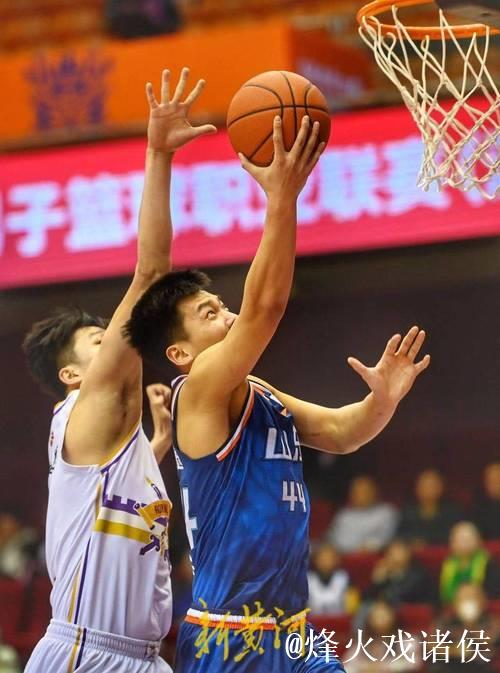 北控男篮分享北控&山东踩场片段：今晚19:35比赛正式打响